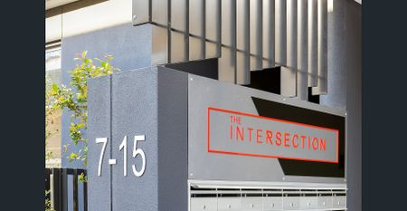 1BR + STUDY APARTMENT W/ PARKING + STORAGE CAGE - Photo 3