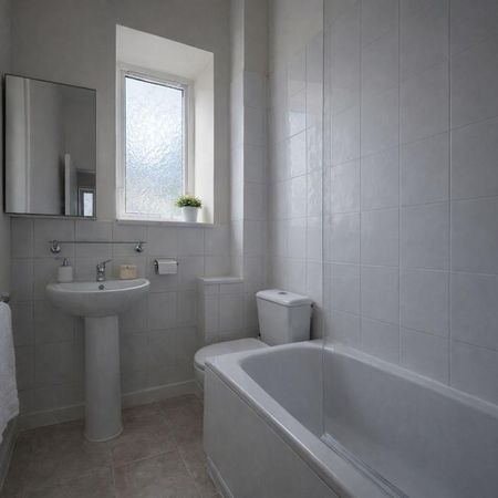 1 bedroom ground floor flat to rent - Photo 4