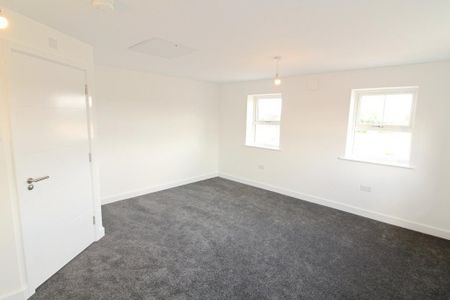 2 bedroom end of terrace house to rent - Photo 5