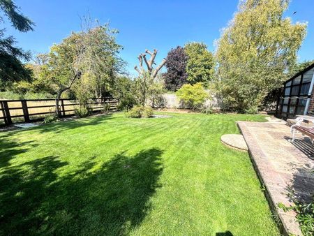 4 bedroom detached house to rent - Photo 3