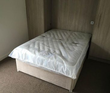 3 bedroom flat to rent - Photo 1