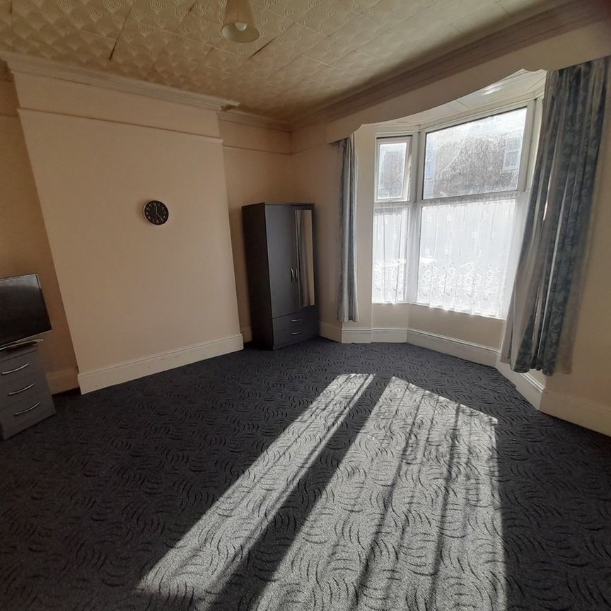 Studio Flat, Hampton Road, B6 - Photo 1