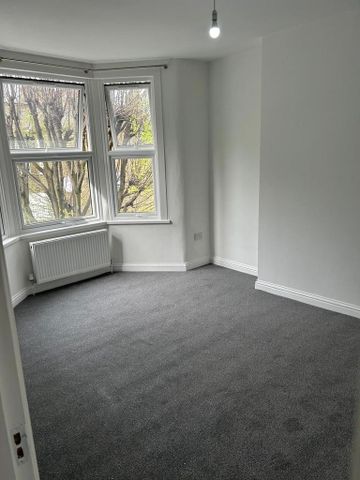 3 bedroom flat to rent - Photo 2