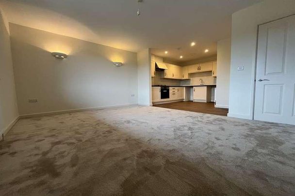 Hatch Warren, Basingstoke, RG22 - Photo 1