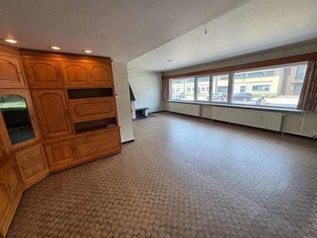 Uitzonderlijk ruim appartement met 4 slaapkamers, bureau en dubbele garage - Photo 2