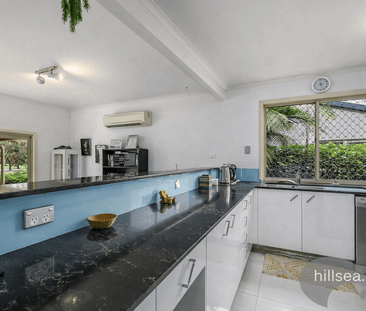 CHARMING 3 - BEDROOM TOWNHOUSE ON THE GOLF COURSE IN HELENSVALE - Photo 5