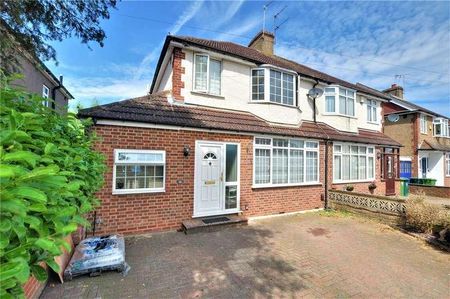 Shortwood Avenue, Staines-upon-thames, Surrey, TW18 - Photo 2