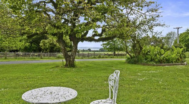 Idyllic spacious family home - Photo 1