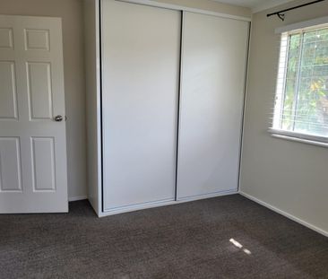 Charming Family Home - Photo 2