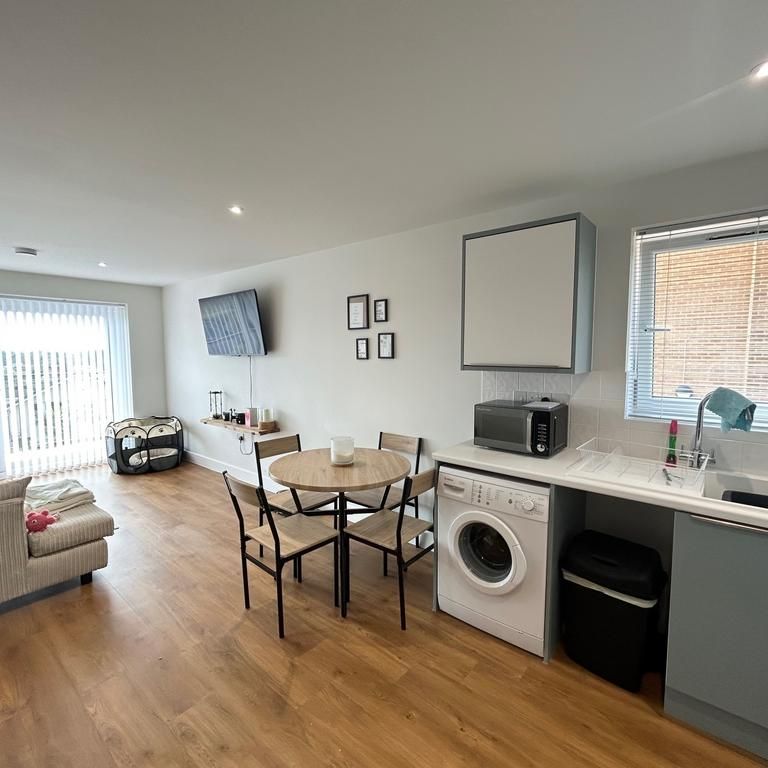 2 bedroom flat to rent - Photo 1