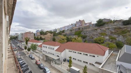 Room in a shared 4-bedroom apartment for rent in Lisbon for professionals - Foto 4