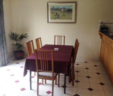 Lovely 3 Bedroom Home - Photo 3