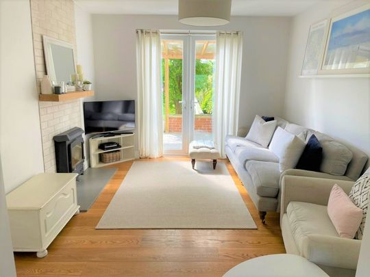 4 bed Semi-Detached - To Let - Photo 1