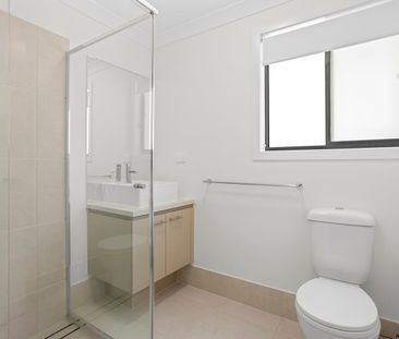 MODERN BRAND NEW 4 BEDROOM - GREAT LOCATION!! - Photo 3