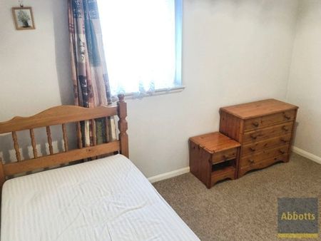 Burnt Mills, Basildon - Photo 2