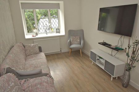 4 bedroom detached house to rent - Photo 3