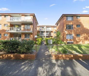 SPACIOUS GROUND FLOOR APARTMENT - Photo 3