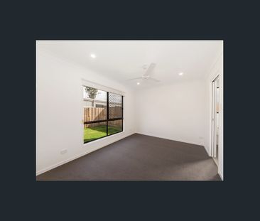 Beautiful Three Bedroom Home - Photo 2