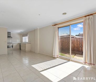 EXECUTIVE LIVING IN LILYDALE! - Photo 2