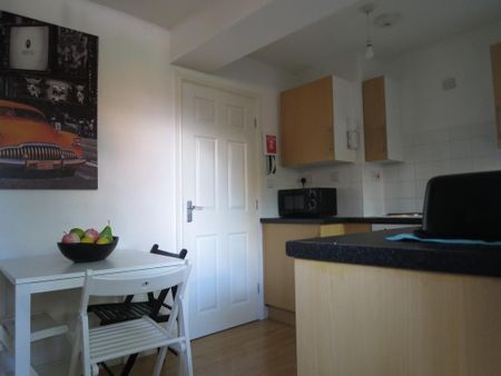 4 bedroom house to rent - Photo 3