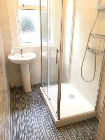 1 Bed Detached House, Very Near Craven Avenue Area, W5 - Photo 5