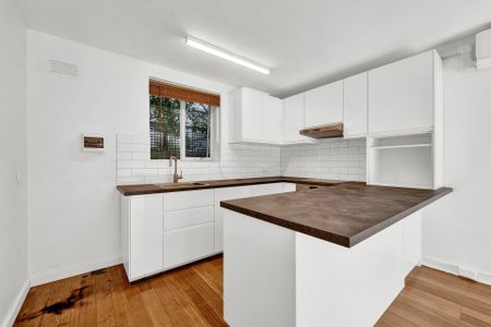 Bright, North-Facing Apartment in Prahran - Photo 5