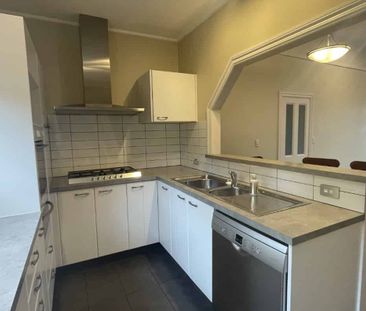 Tidy Two Bedroom - Photo 2