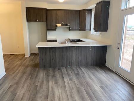 For Lease - 899 Ash Gate, Milton, Ontario - Photo 2