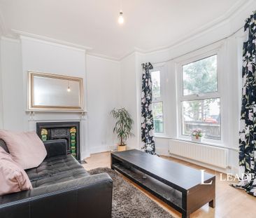 3 bedroom mid-terrace to rent Oval Road - Photo 5