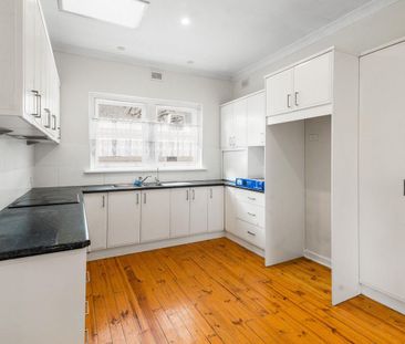 Stylish, Spacious & Secure Three Bedroom Home! - Photo 1