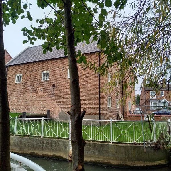 3 Victoria Mill Mews Mill Lane, - Photo 2