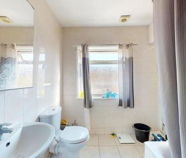 1 bedroom in a flat share to rent - Photo 5