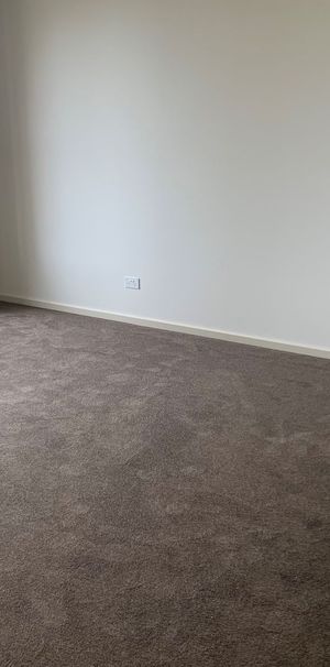 MODERN COMFORT IN EASTWOOD! - Photo 1