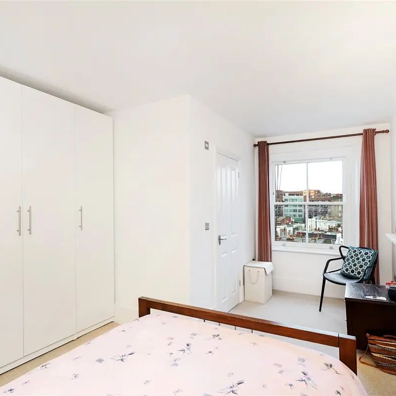 1 bedroom flat in Earls Court - Photo 1