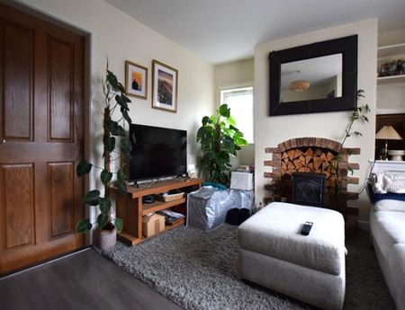 2 Bedroom End Terrace To Let - Photo 3