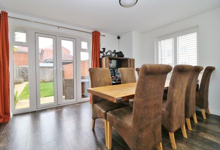 4 bedroom end of terrace house to rent - Photo 5