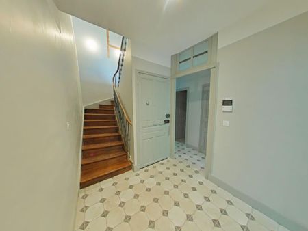 Location Appartement 4 pièces 108m² ROMANS SUR ISERE 26100 - Photo 3