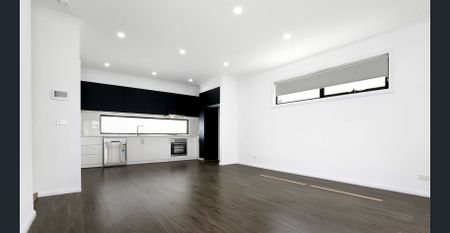 NEAR NEW THREE BEDROOM SPACIOUS TOWNHOUSE - Photo 4