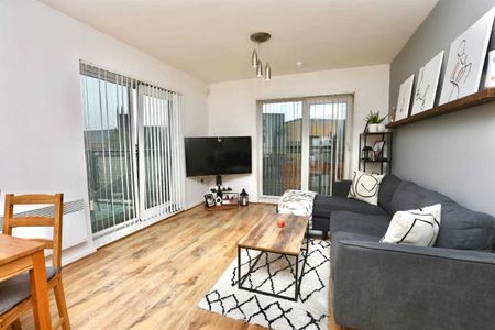 Dutton Court - Photo 2