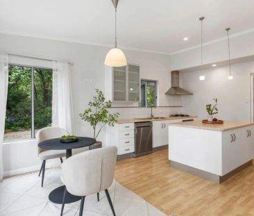 Charming Hills Cottage with Modern Comforts - Photo 6