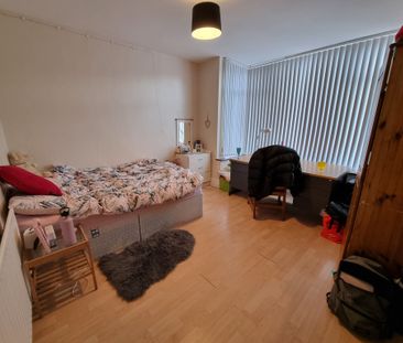 5 Bed Student Accommodation - Photo 5