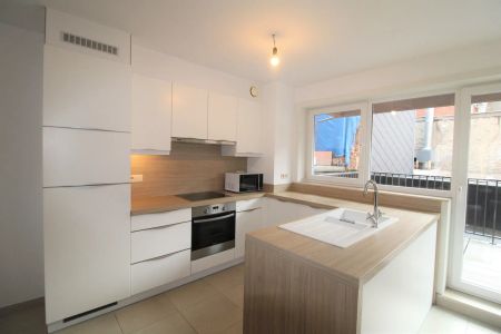 Appartement met twee slaapkamers en autostaanplaats in centrum Roeselare - Photo 5