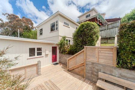 Large split level home in Island Bay - Photo 3