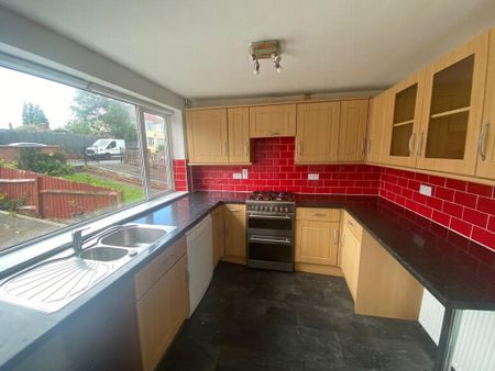 3 bedroom end of terrace house to rent - Photo 5