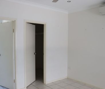 ELEGANT THREE BEDROOM FAMILY HOME - Photo 3