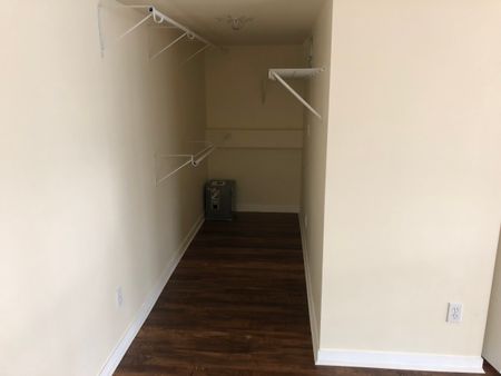 1 Bedroom - Photo 3