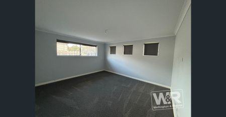 EASY LIVING IN QUITE LITTLE GROVE CUL-DE-SAC - Photo 3