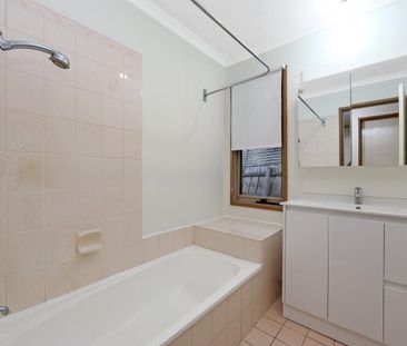 Beautiful Family Home in Prime Rowville Location! - Photo 2