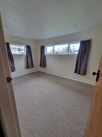 Central Wainuiomata Rental - Photo 2