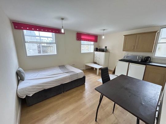 Studio to rent - Photo 1